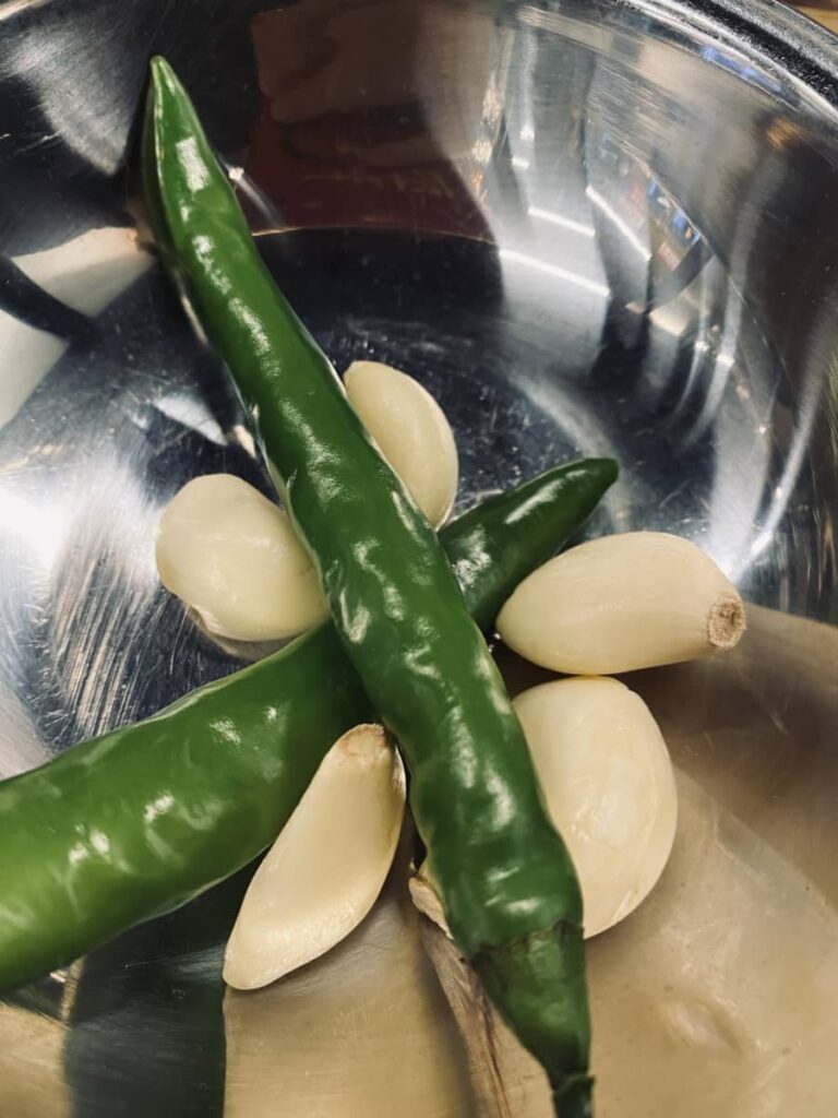 성주 조선한우 기본 반찬 마늘 고추