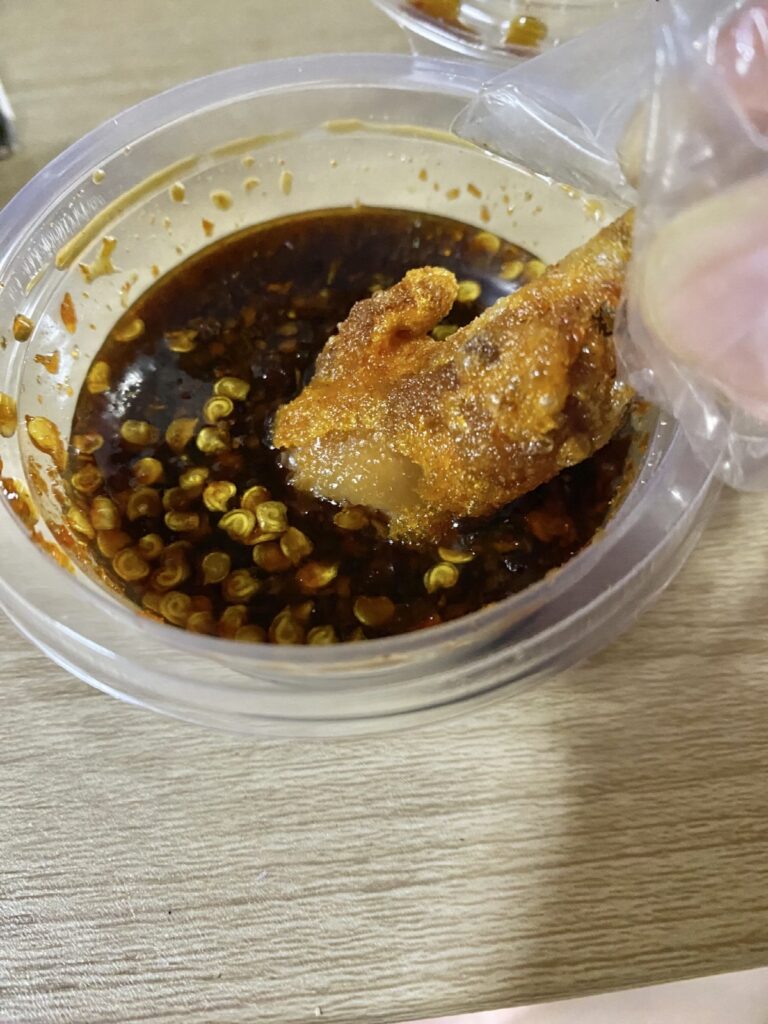 성주 뼈닭발튀김 매운간장소스 조선의옛날통닭